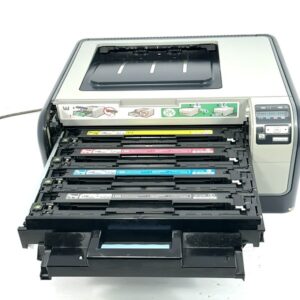 HP COLOR 1515    طابعة اتش بي الوان 1515 استيراد فرز اول وليزر جيت بسعة حبارة 3600 ورقة كما انها تتميز بجودة احترافية و يمكن ربطها بالراوتر عبر كابل نت وورك ومشاركتها مع عدة اجهزة - Image 9